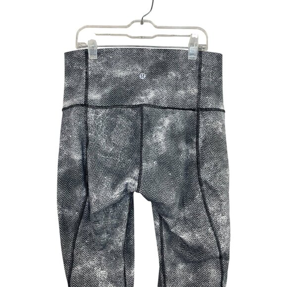 Lululemon Black White Chevron Print Crop Leggings Size 8 - Picture 4 of 7